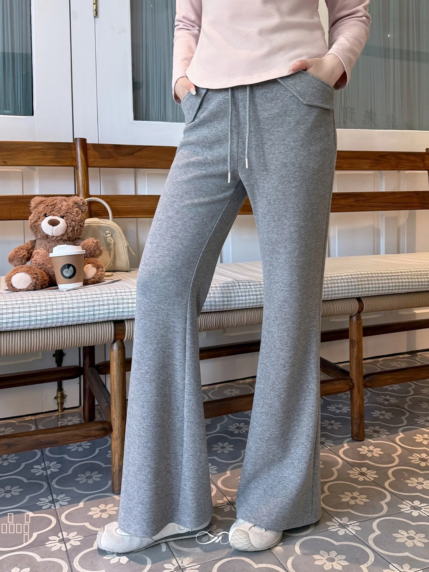 

Slimming High Waist Loose Fit Casual Pants for plus Size Women with Flap kets Wide Leg Pants Spring Faion for plus Size