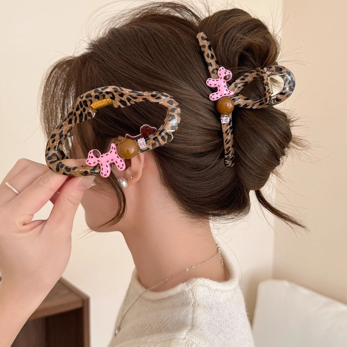 

1 Pcs Women's Hair Claw Korean Grabs Headwear High-quality Large Size Hair Accessories Cartoon Puppy Leopard Sweet Cool Y2K Hair