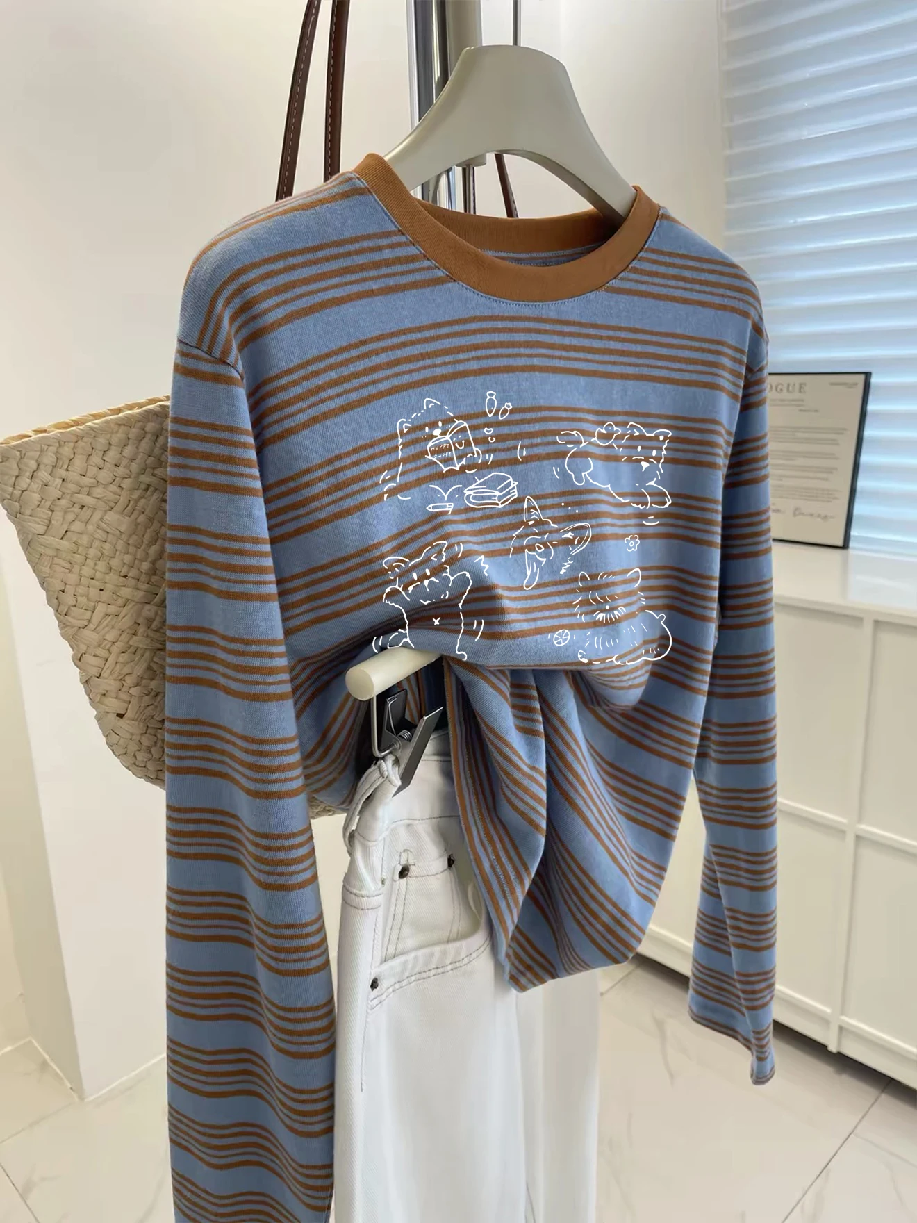 Loose Fit Women's Long Sleeve round Neck T-Shirt Casual Basic Top White Enhancing Blue Stripes Design Autumn Season Fashion