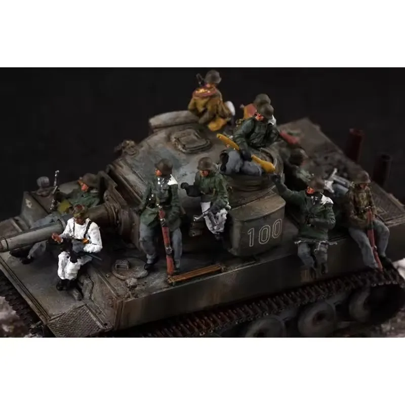 1/72 Scale 10pcs Winter Armored Vehicle Group 10 Soldiers Action Figures Model DIY Scene Accessory Dolls Collection Display Gift