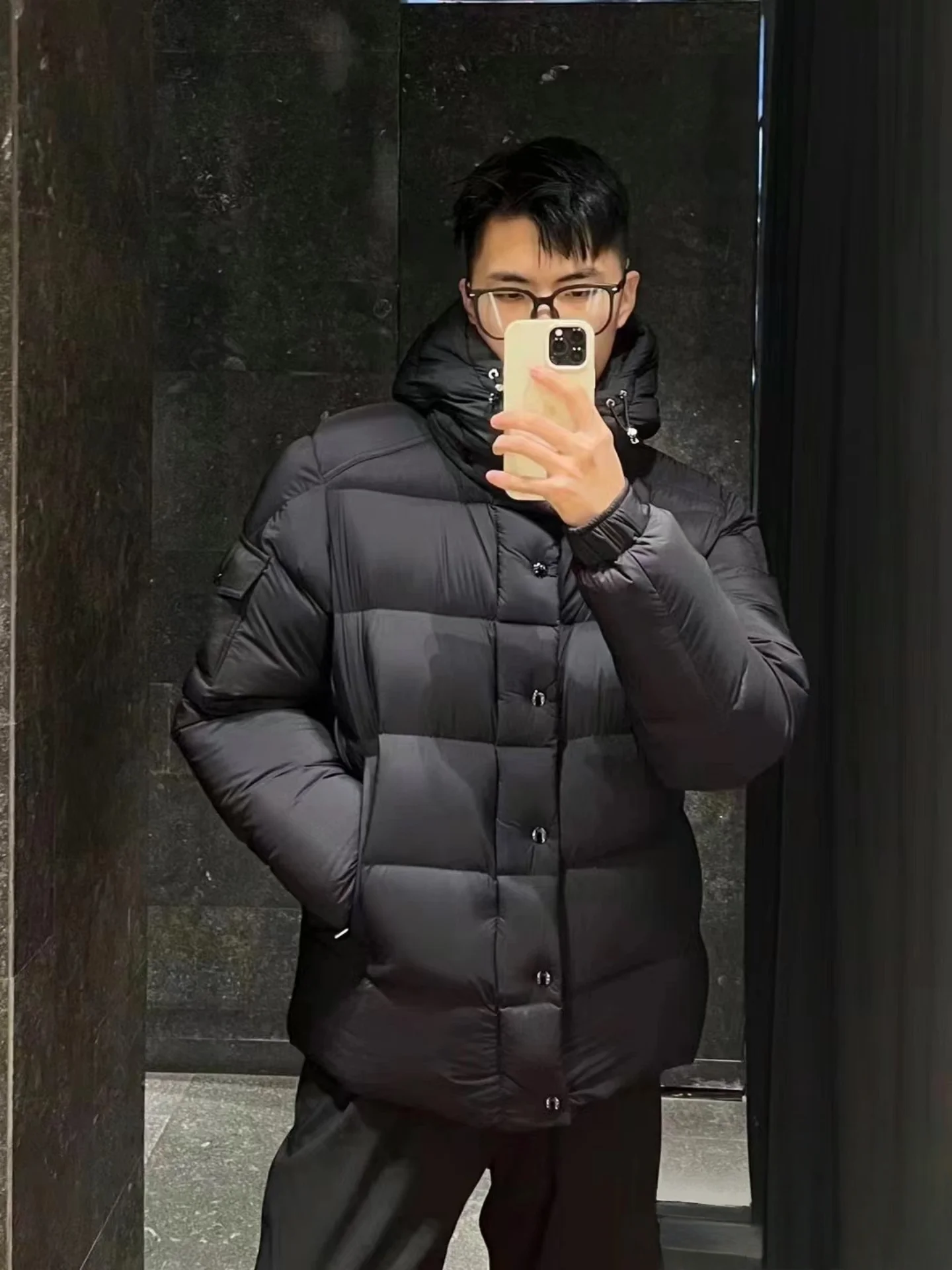 

Unisex High Quality Lightweight Classic White Goose down Puffer Jacket Street Style Slim Fit Long Sleeve Zipper Closure Short...