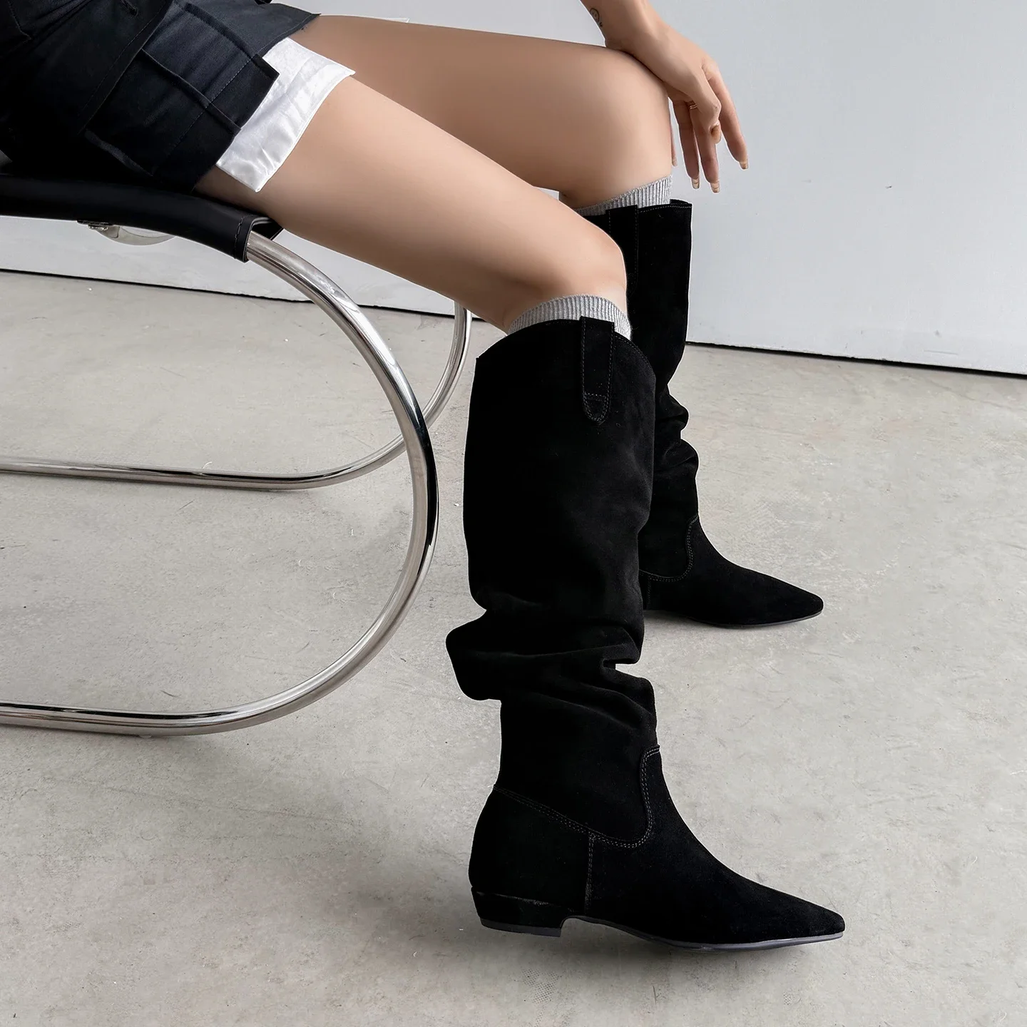 

2026 модные женские сапоги до колена из коровьей замши на высоком каблуке, зимняя новинка, женская обувь, длинные сапоги с острым носком, женское платье 34-40