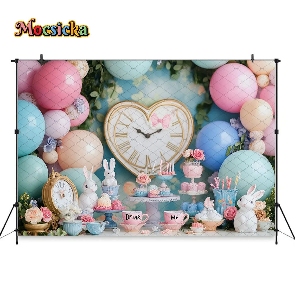 ฉากหลังถ่ายภาพงานเลี้ยงน้ำชาธีมสาวน้อยมอคซิก้า วันเดอร์แลนด์ พร้อมนาฬิกา กระต่าย ถ้วยชา ลายดอกไม้ สำหรับตกแต่งฉากหลังงานวันเกิดเด็ก ภาพถ่ายแฟนตาซี