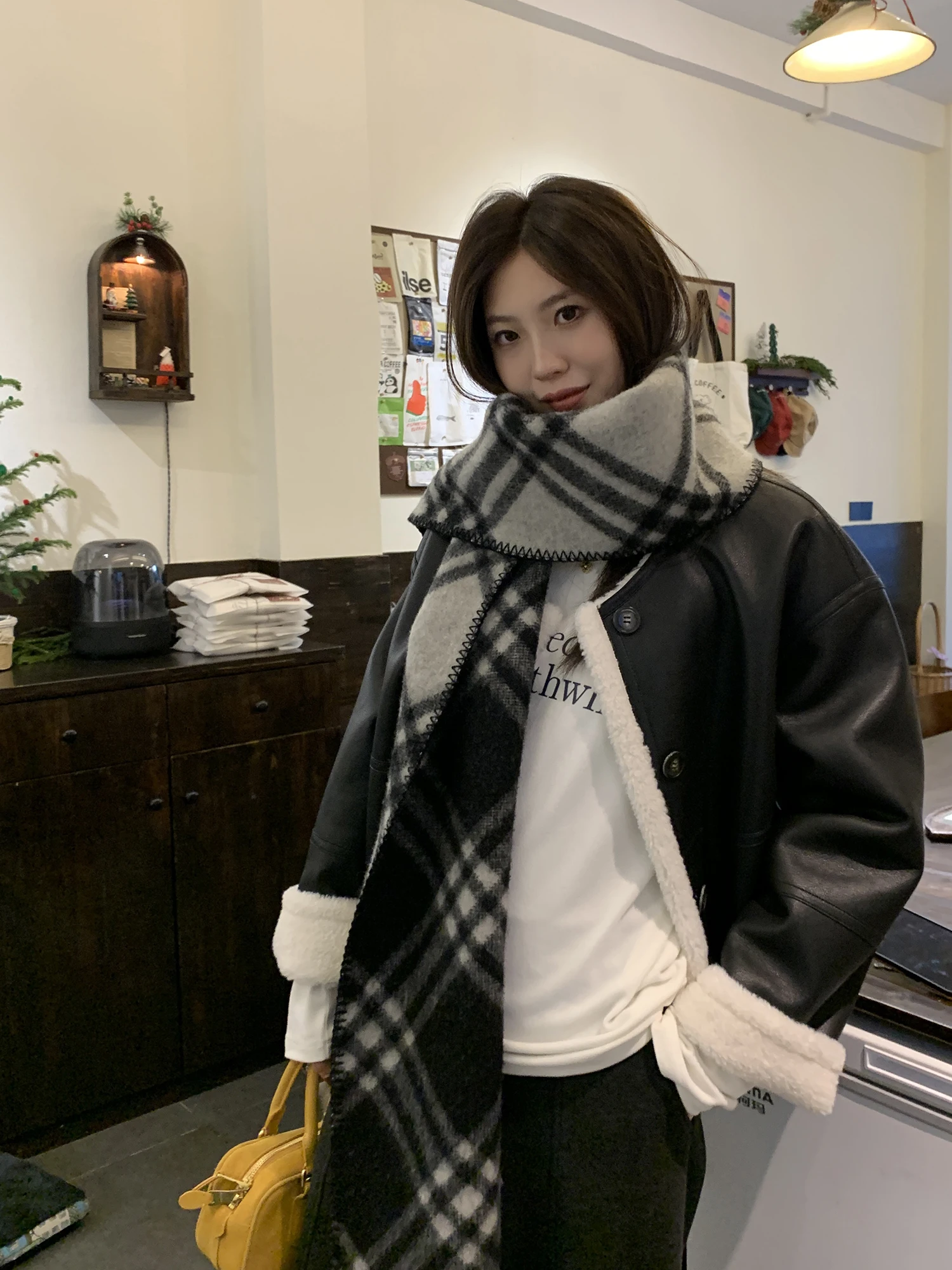 A Core 暖かい両面 PU レザージャケット女性の冬用ラムファーレトロラウンドネックレザーファー一体型アウターウェア