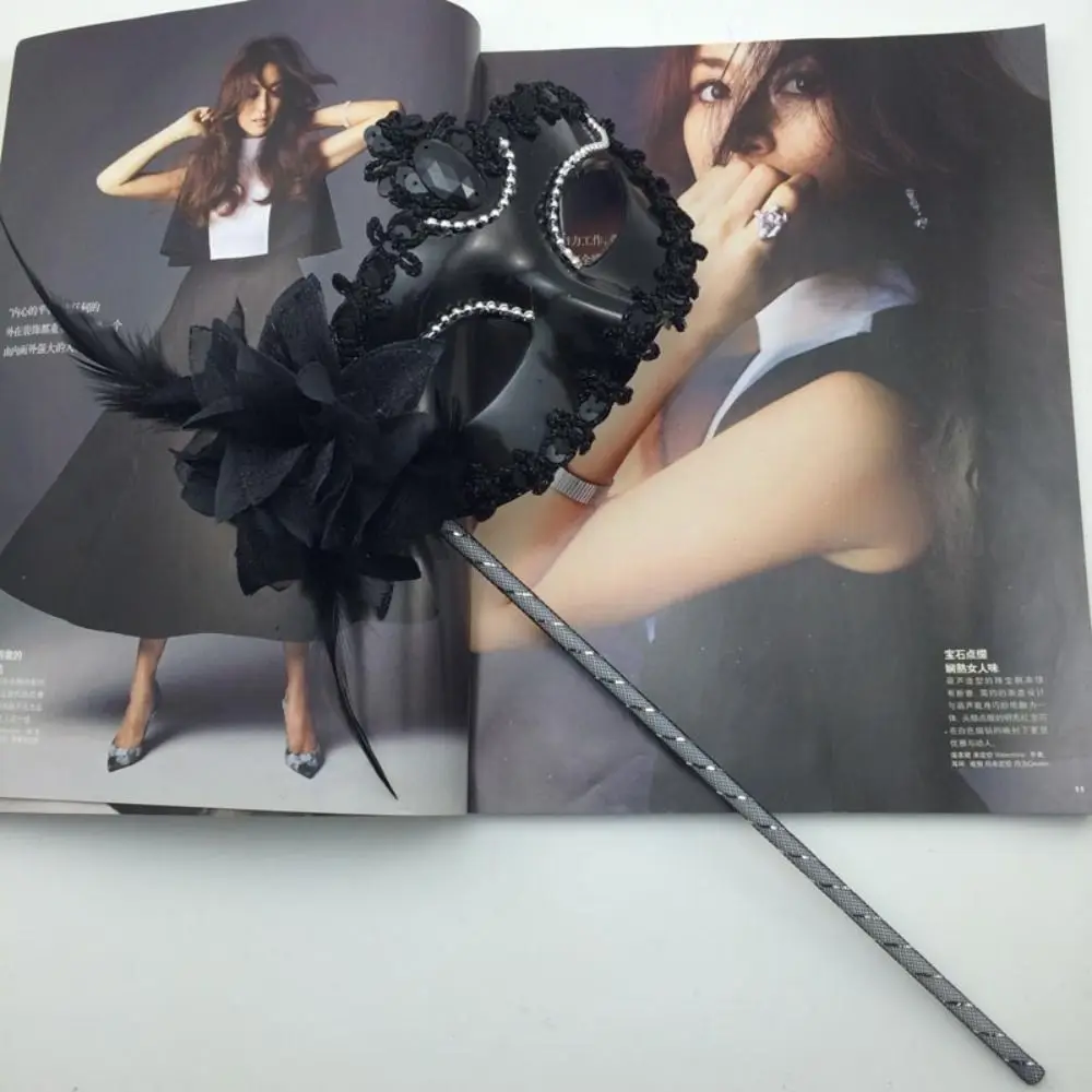 Venetian Party Handheld Masquerade Masks Stick Side Flower Carnival Party Half Face Mask With Holding Stick Feather