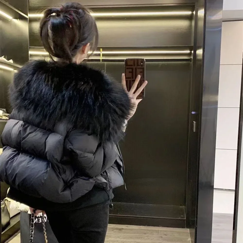 النساء 2025 الشتاء سترة منفوخة أحدث الأبيض بطة أسفل معطف قصير سترات الإناث سميكة فضفاضة عادية ريال الطبيعية الراكون معطف الفرو