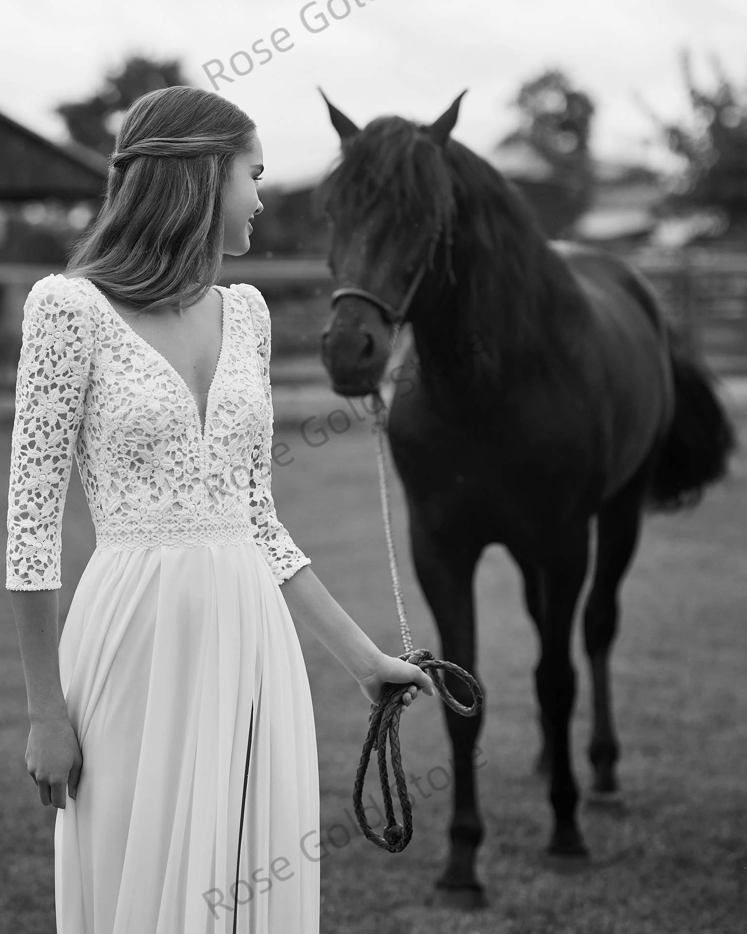 Aラインボヘミアンウェディングドレス、Vネックレースブライダルガウン、七分袖、カスタムメイド、ハイ スリット、スイープトレイン、女性用ローブドソリエ