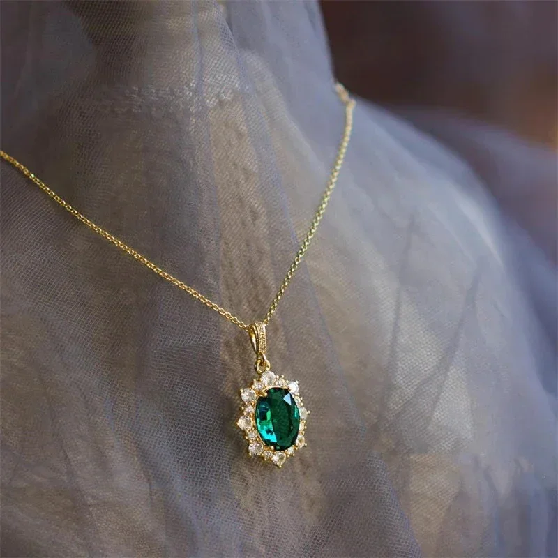 Huitan Halskette mit Sonnenblumen-Design, Anhänger und grünem Zirkonia, luxuriöse, trendige Damen-Accessoires für Hochzeit, Schmuck, Geschenke