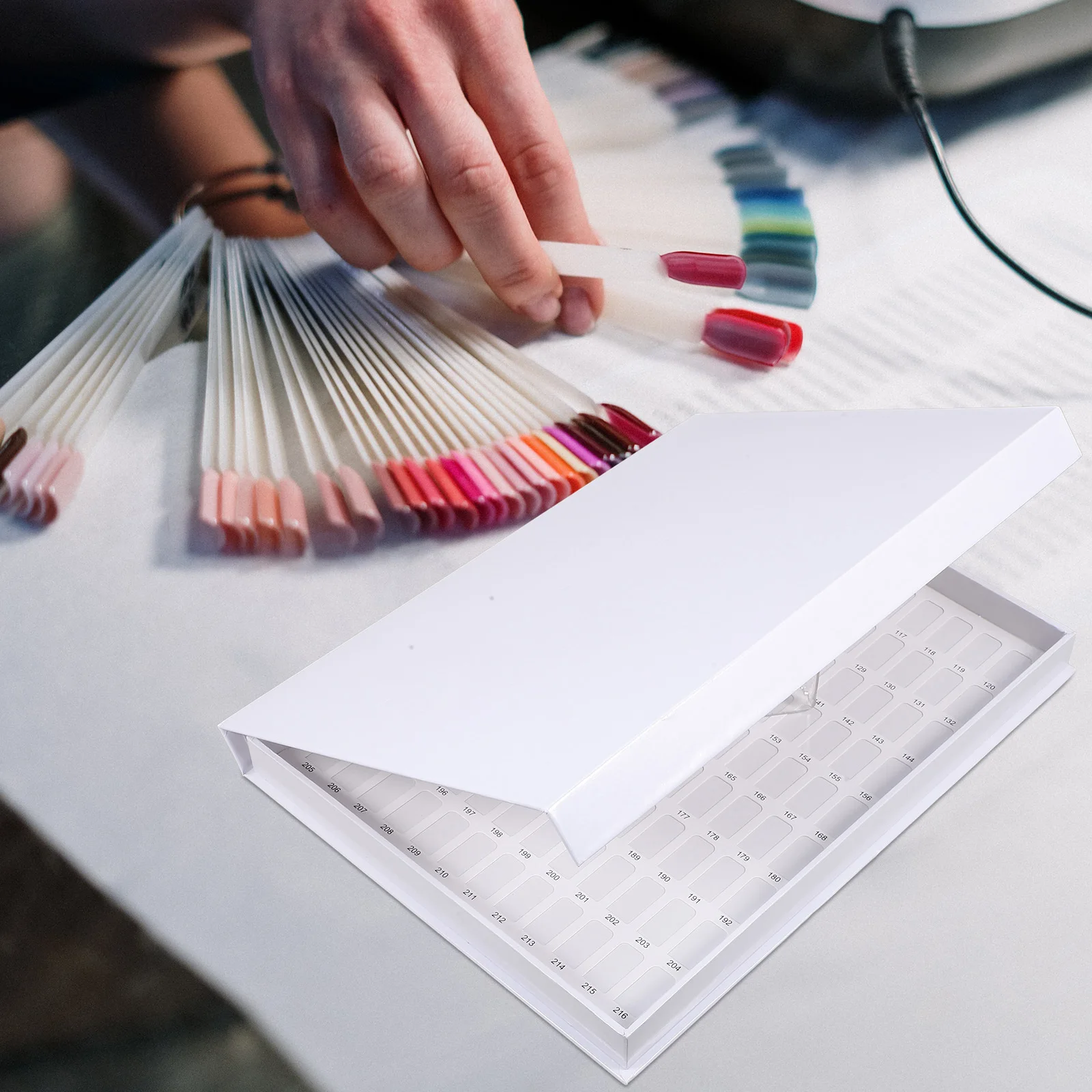 Tabellone per nail art Pratico libro per display a colori per unghie Materiale stabile Facile da trasportare Vetrina per unghie ovunque Strumento per manicure