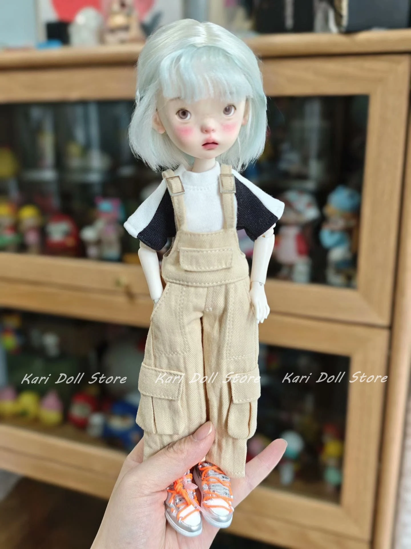 

Kari Doll Clothes and skirts Small fresh beige bib suit for Landazz Landoudou Doll