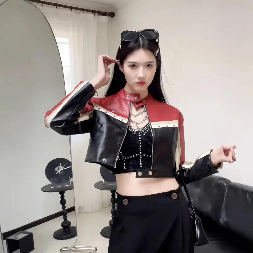 سترة جلدية نسائية بياقة واقفة من جلد البولي يوريثان، نمط قصير، خياطة ملونة متباينة، نمط مخصص، نمط حار