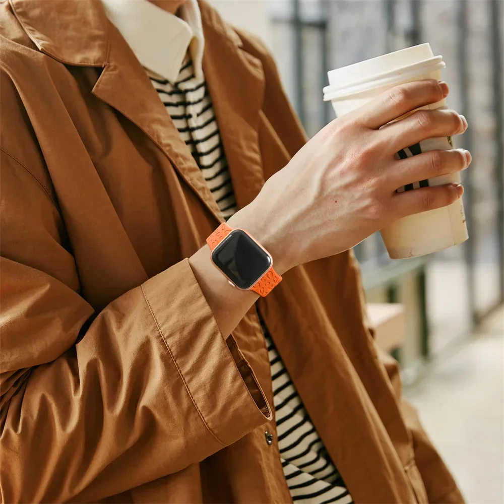 Apple Watch用シリコンヒョウストラップ,刻印ブレスレット,iwatchシリーズ9,8,7,se 3,6,5,4,ウルトラ2,49mm, 45mm, 44mm 42-41mm、40mm