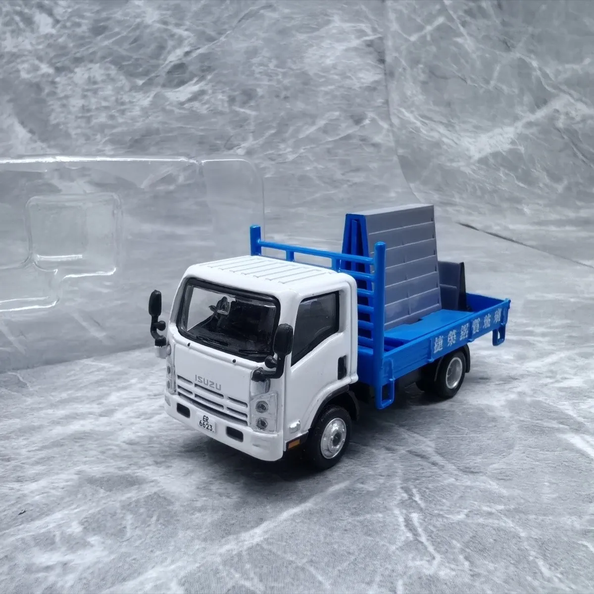 Tiny Micro 1:64 Isuzu N-series Isuzu Truck Jierong Glass Transport Vehicle Model Ornament