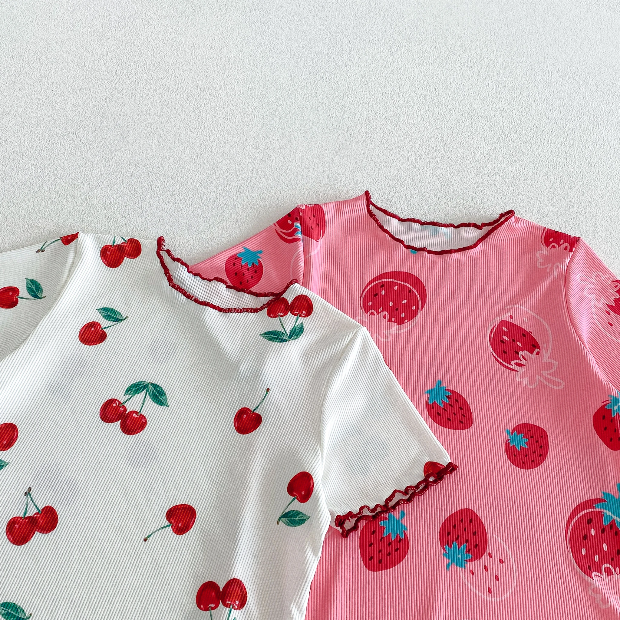 Sommerliches Mädchen-Nachthemd: Baby-Kirsch-Hauskleidung, Schlafrock, kurzärmeliges Erdbeer-Kleid, lässiges zweiteiliges Set – Detail 4