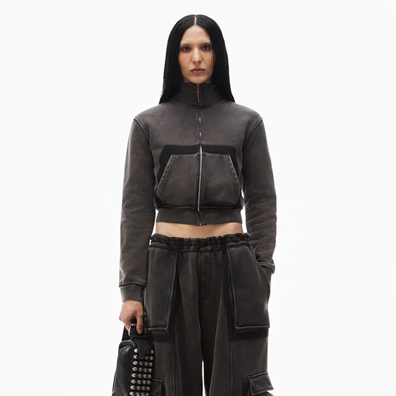 سترة نسائية بسحاب قصيرة من القماش بحلقات من Alexandra Wang بالإضافة إلى مجموعة سراويل عمل كبيرة الحجم وسراويل طويلة #1