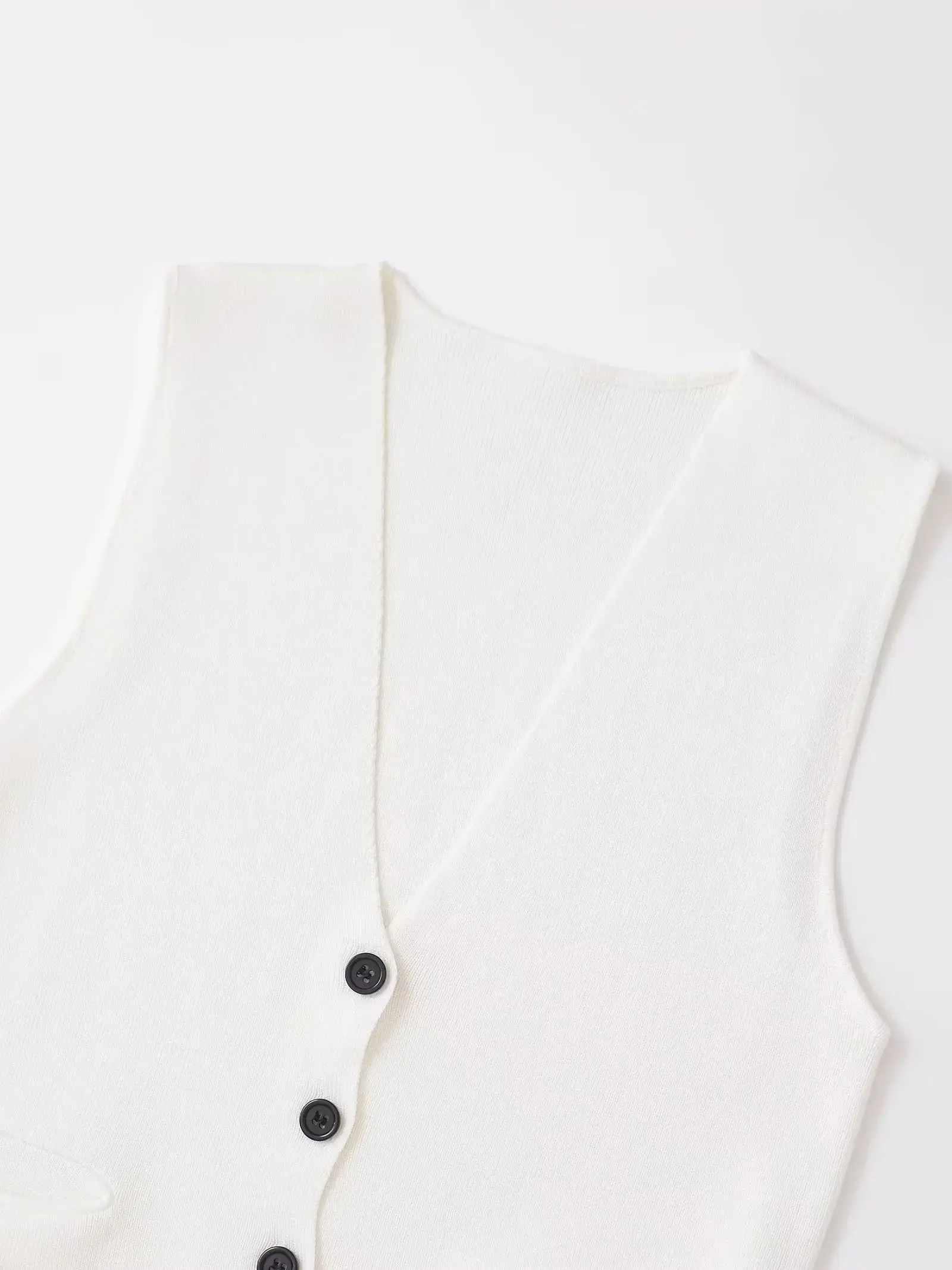XNWMNZ 2024 Women\'s Back Tab Knit Tank waistcoat Women Retro V-neck Front Button Pocket Female Vest
