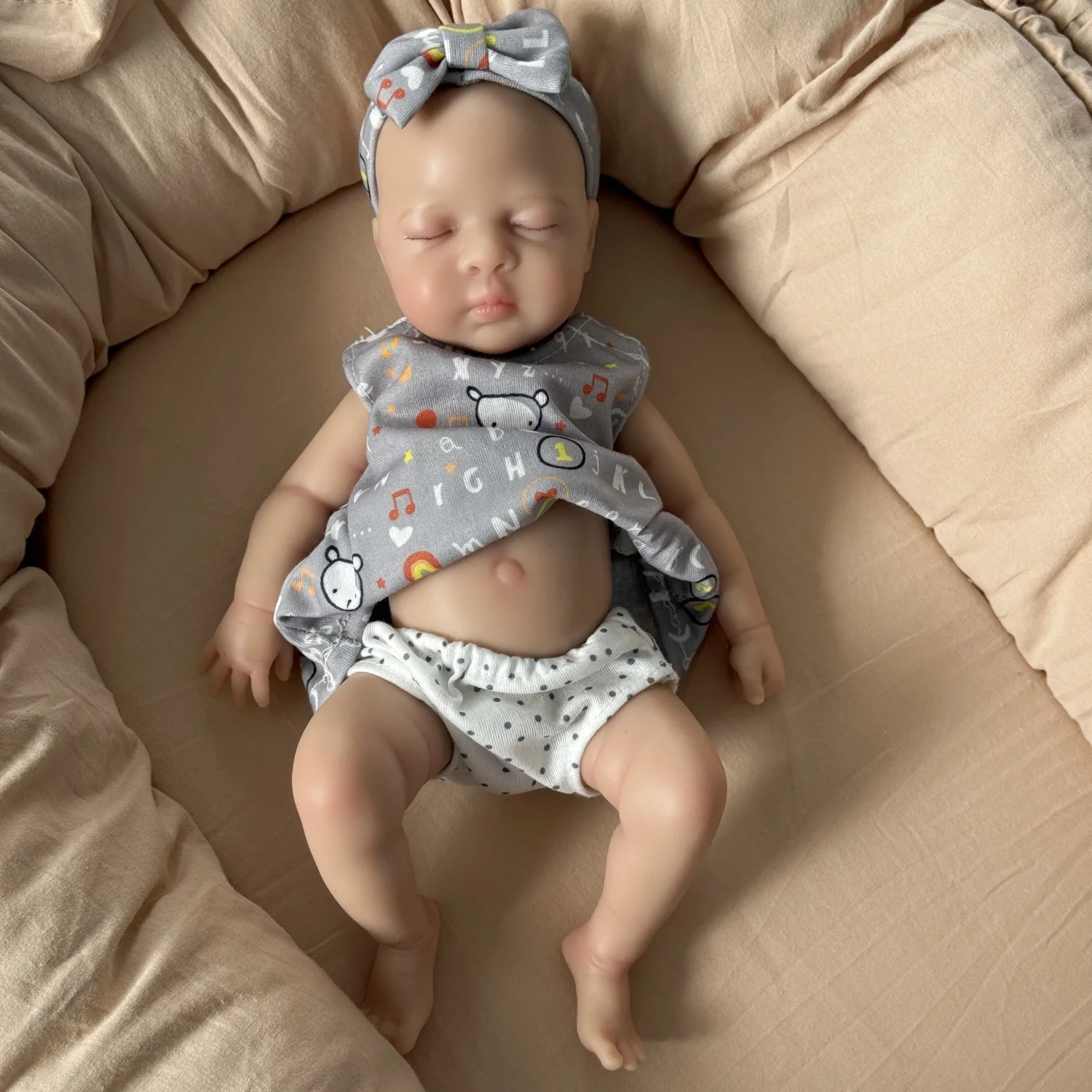 Lebensechte realistische 30CM Real Touch Ganzkörper-Festsilikon Sehr weiche elastische Haut Mädchen wiedergeborene Babypuppe Kunstspielzeug Geburtstagsgeschenke