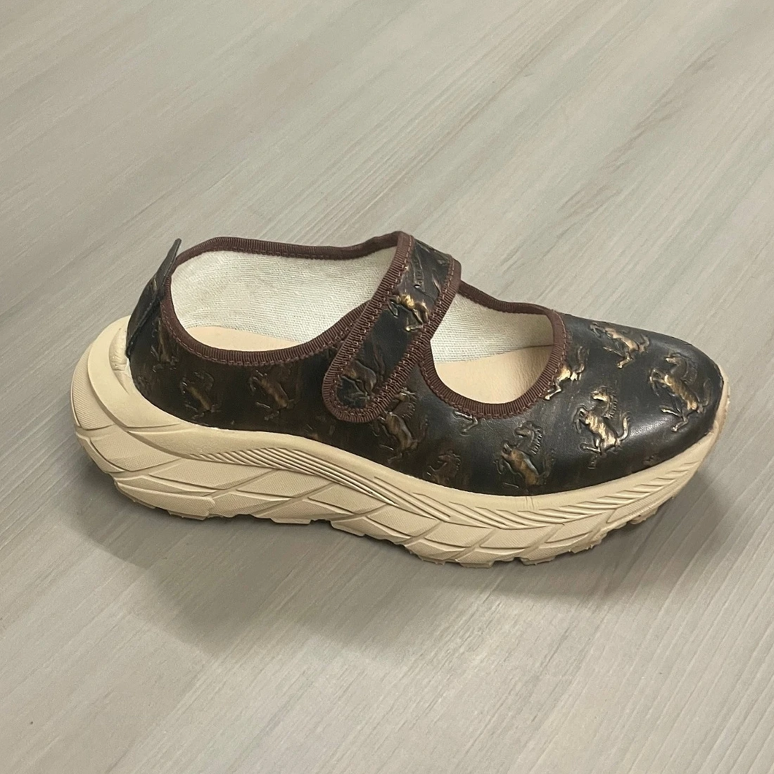 Xingliupi Ladies Shoes High Quality Fashion Popular Portable Sneakers for Women Unique Shape Color Block Genuine Leather Gift