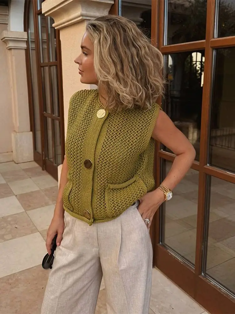 Vintage Green Women\'s O-neck Knitted Hollow Out Vest Fashion Pockets Metal Bottons Sleeveless Sweater New Lady Street Knitwear