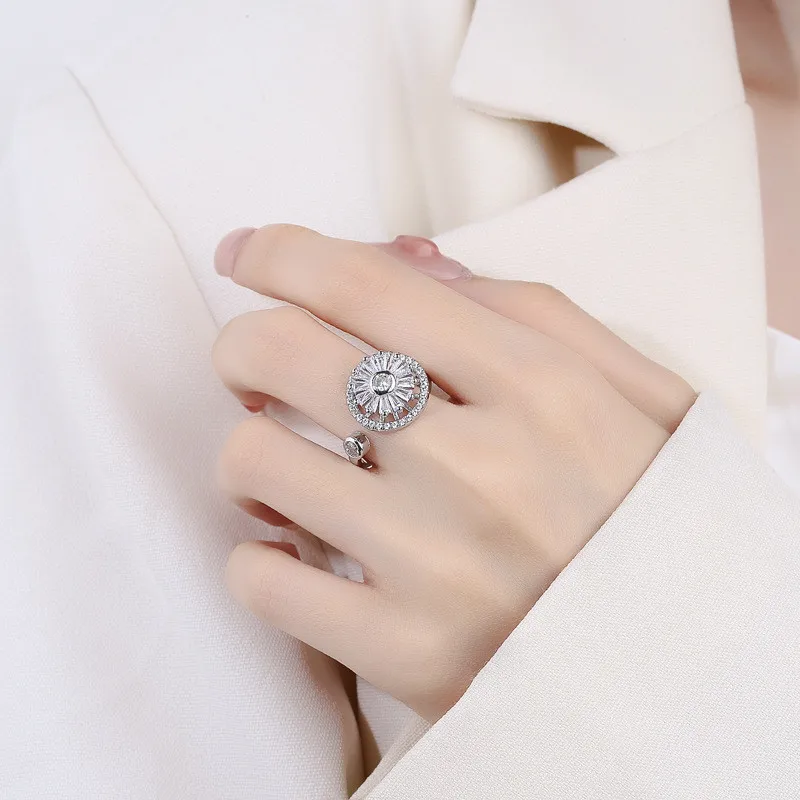 Anti Stress Anxiety Fidget Spinner Ring for Women Delicate Flower Finger Jewelry Rotating Freely Spinning Rings Accessories Gift