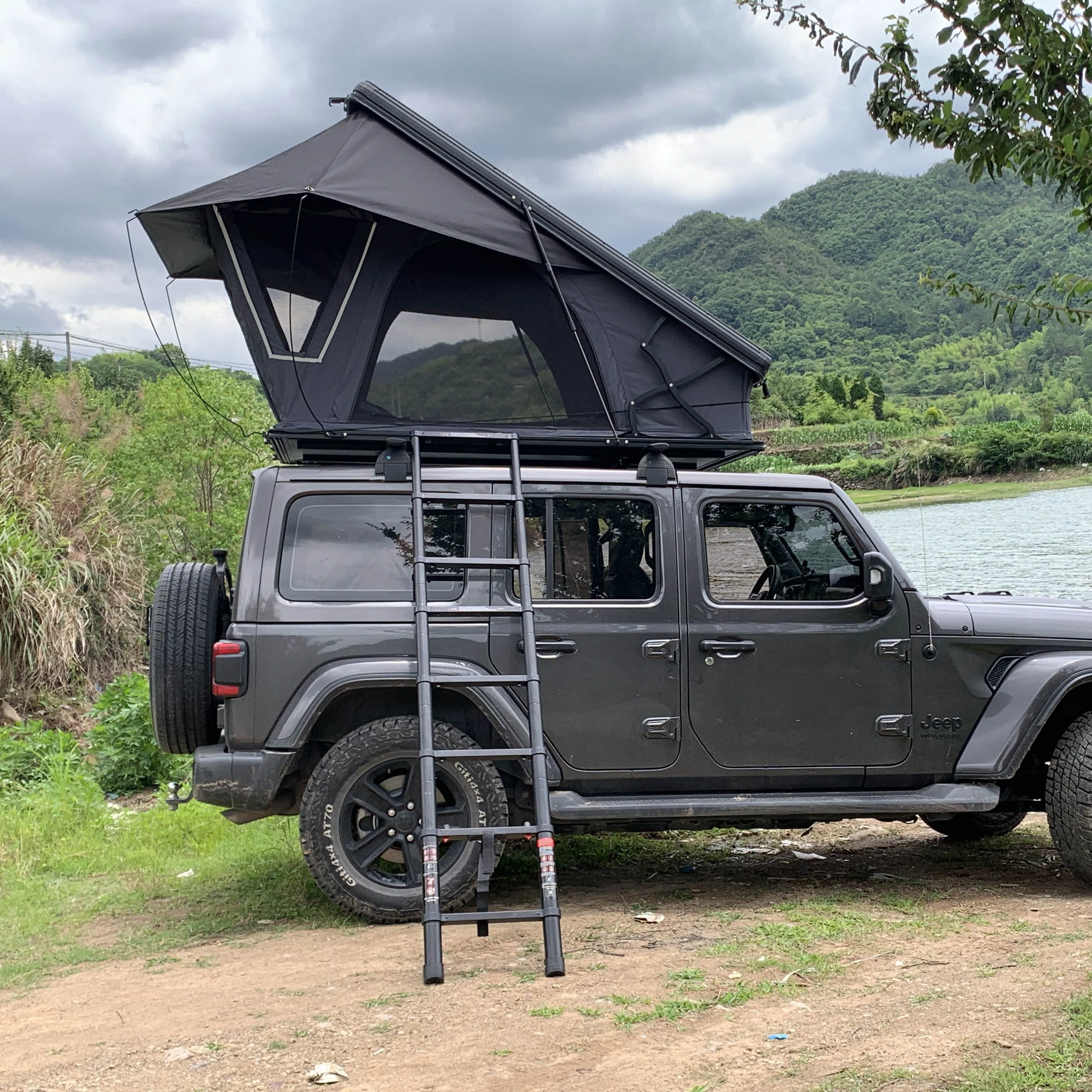 Car Tent 4x4 4WD F150 Large 4 Person XL Hardtop Rooftop Tent With Skylight Hard Shell Roof Top Tent Outdoor Camping Tent