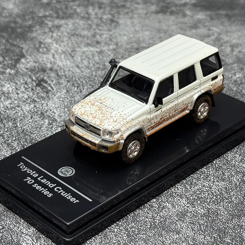 

1:64 Scale Diecast Alloy Toyota Land Cruiser LC76 Off-road Vehicle Toys Cars Model Classics Adult Gifts Souvenir Static Display