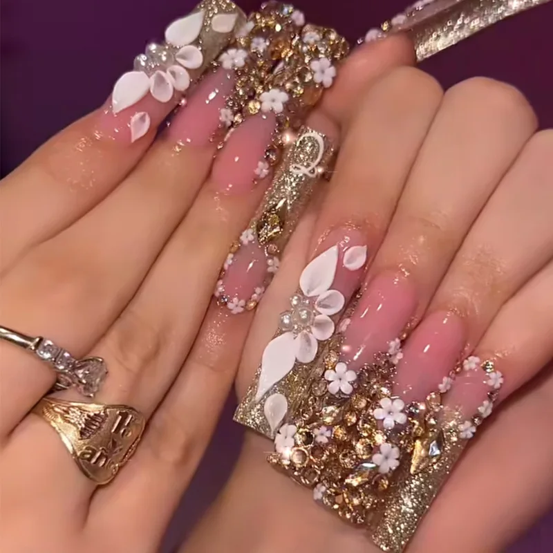 24Pcs Gold Flower False Nails Simple with Rhinestones French Design Wearable Fake Nails Full Cover Press on Nails Tips Art