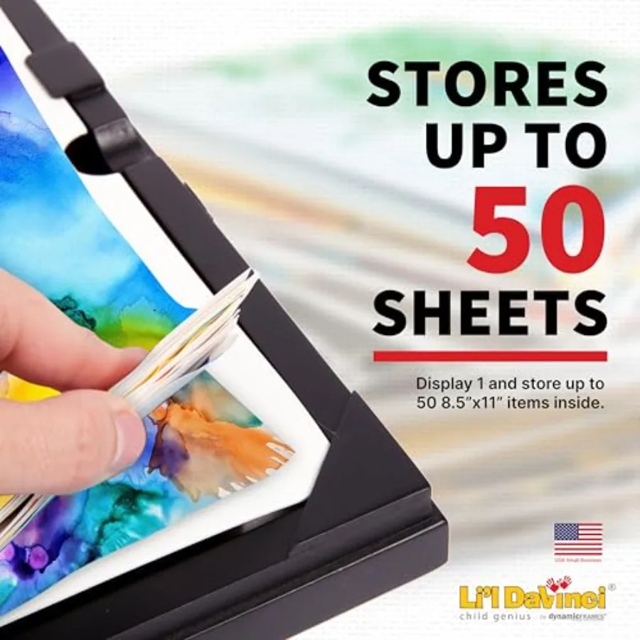 Szafka na prace plastyczne Lil Davinci mieści do 50 sztuk prac o wymiarach 21,6 x 27,9 cm z wymiennymi ramkami, otwierana od przodu, zewnętrzna powłoka drewniana.