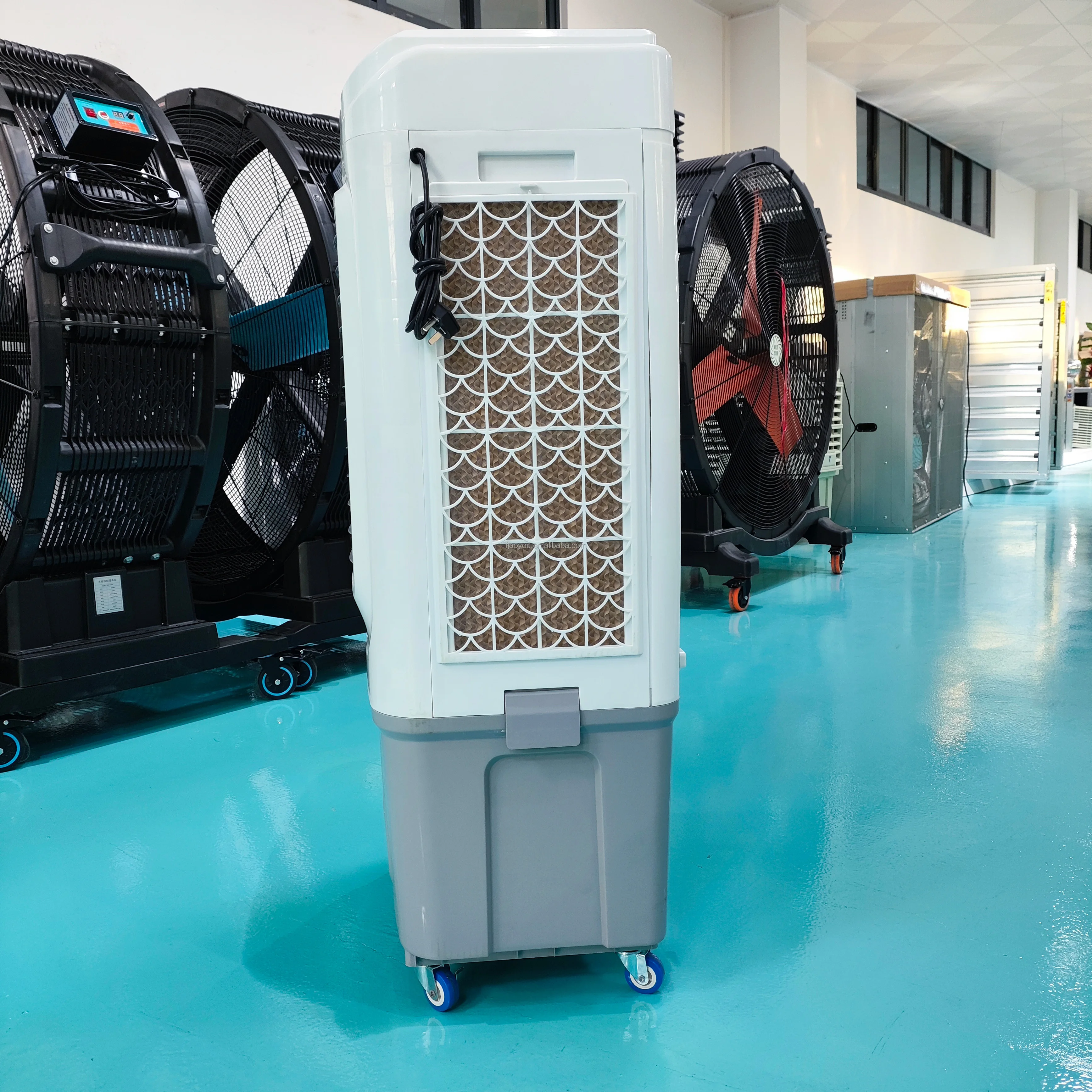 อุตสาหกรรมเครื่องทําความเย็นในครัวเรือน AC น้ําแบบพกพาเครื่องทําความเย็นแบบระเหย