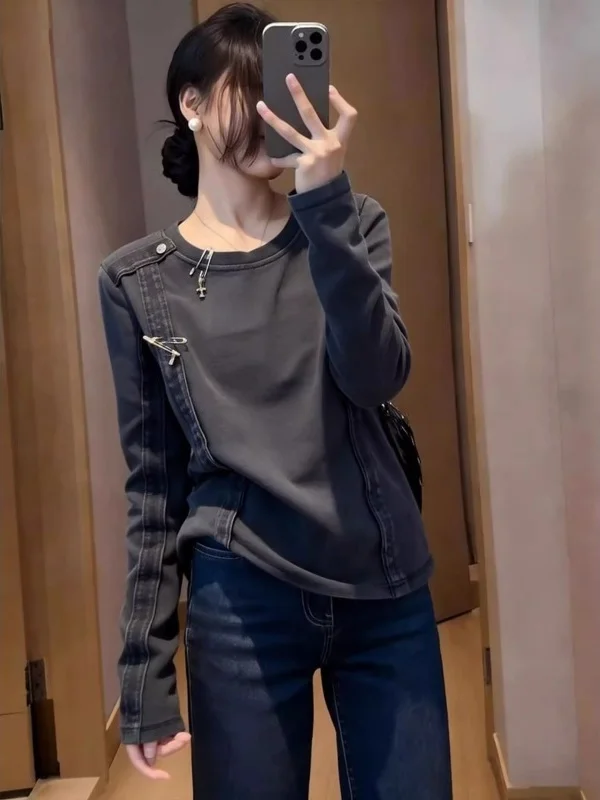 

Elegant Long Sleeve Women's Shirt Unique Design Fashionable Personality Spring 2026 Casual Style Slimming Knitted Top