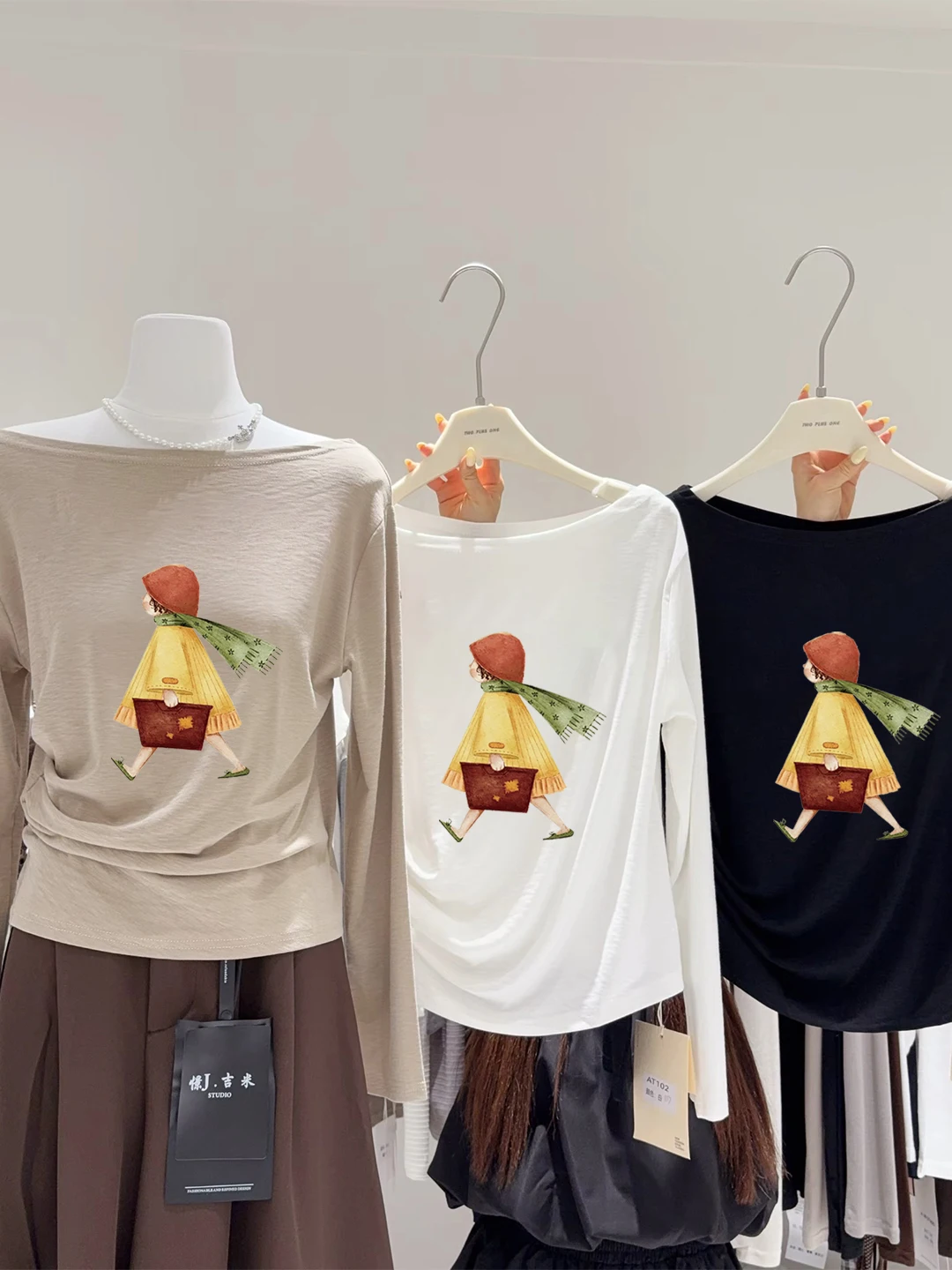Korean Style Long Sleeve T-Shirt Women's Slim Fit round Neck Print Top Anti-Aging Shoulder Design Base Layer Shirt