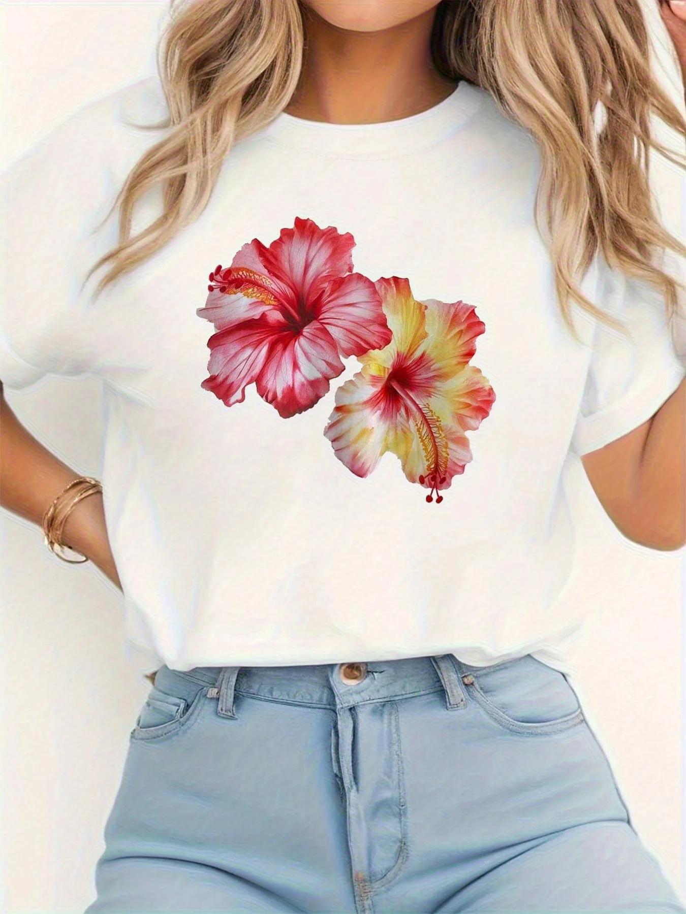 بلوزة نسائية بيضاء مقصوصة مع خط طباعة زهرة الكركديه هاواي وردي أصفر كركديه استوائي أزهار هاراجوكو كم كاجوال