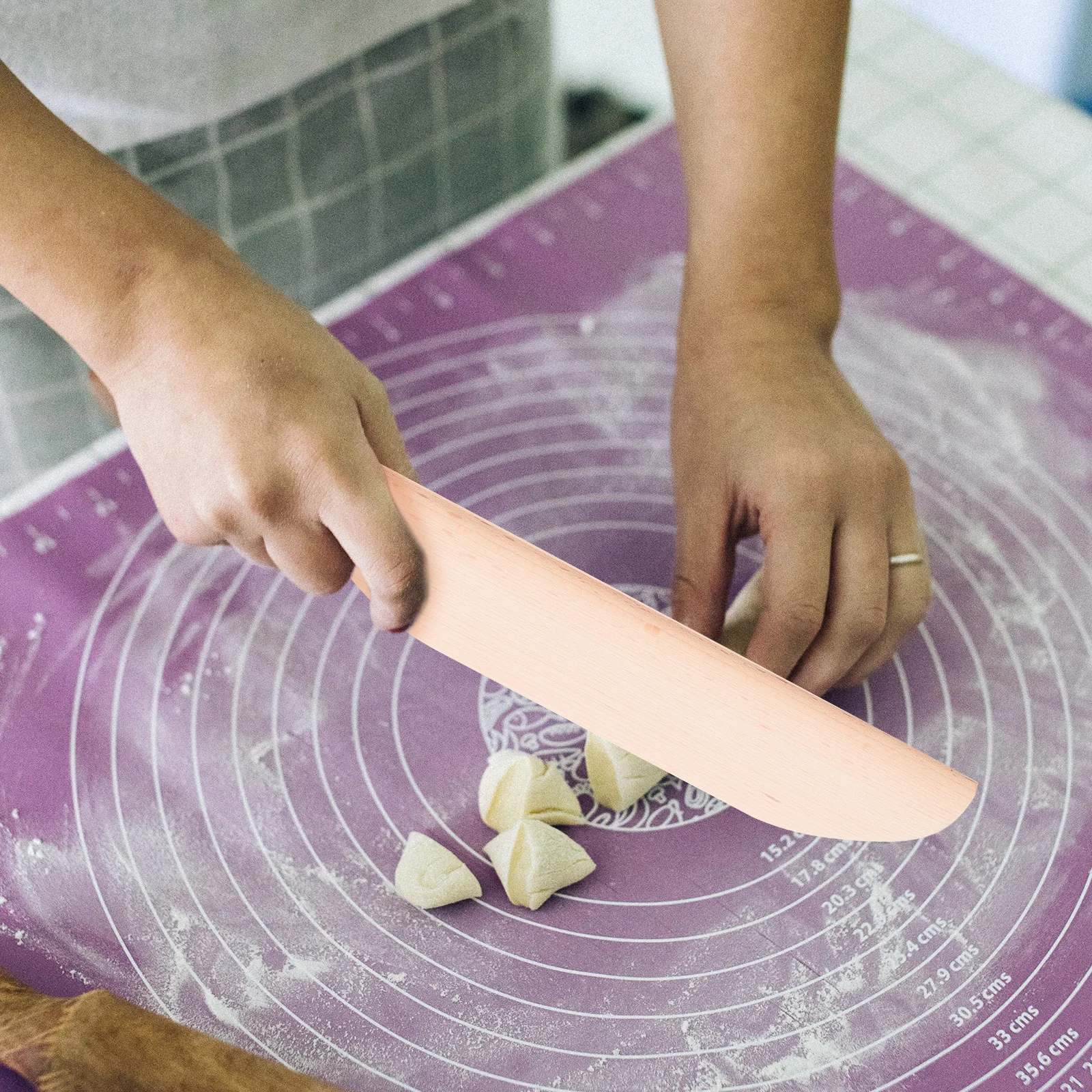 

2pcs Dough Cutter Beech Wood Baking Scraper Kitchen Tool For Cutting Dough Pastry Cream Spreading Scraping Flour Butter Baking