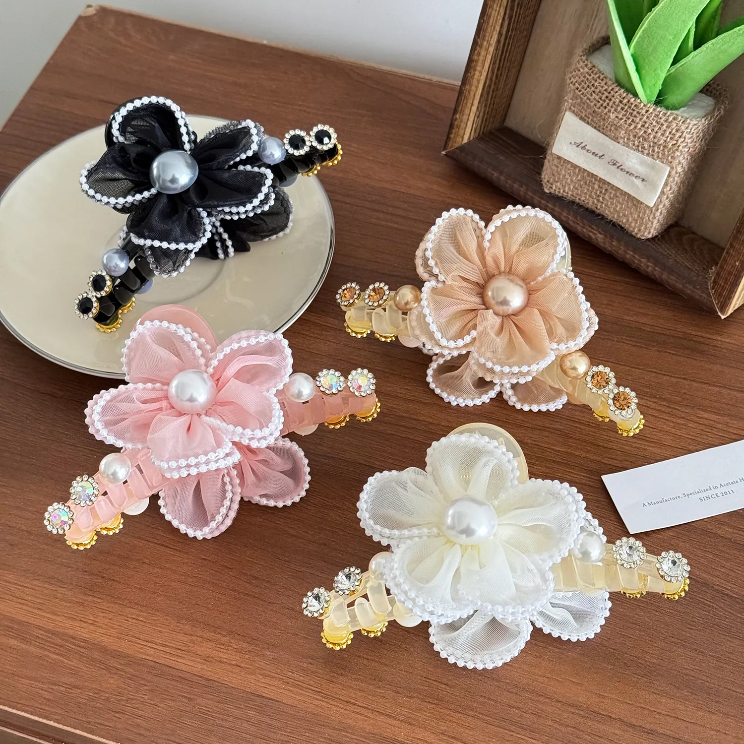 

Large Size Flower Advanced Sense Pearl Diamond Clip