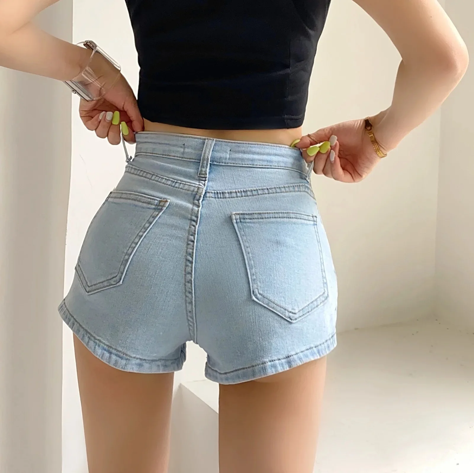 

American Summer New High-waisted Slimming Denim Shorts, Ladies' Fashionable and Design Sense Loose Washed Casual Denim Shorts