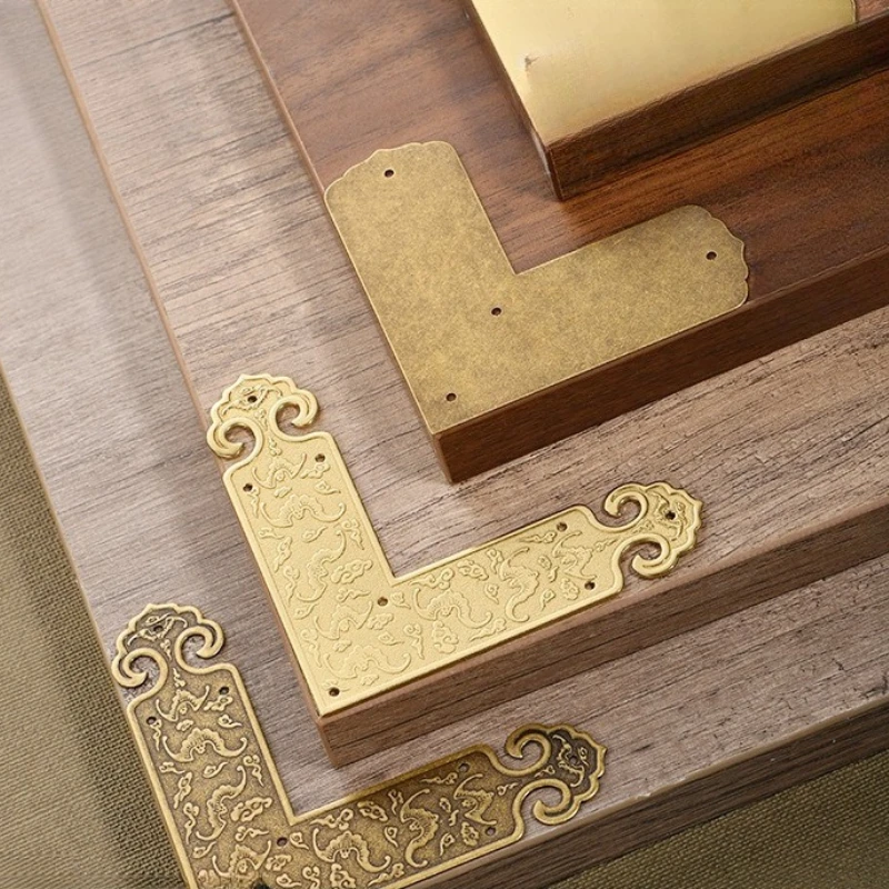 2 pcs Antique-Style Bronze Corner Guards, Traditional Medicine Cabinet Door Decorative Corner Pieces, Furniture Corner Ornaments