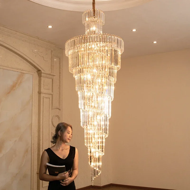 Plafonnier LED suspendu en cristal doré, design moderne et luxueux, éclairage d'intérieur, luminaire décoratif de plafond, idéal pour une cage d'escalier ou un hôtel