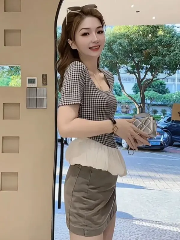 T-shirt à manches courtes pour femmes, col en U, à volants épissés, à carreaux, de tempérament français, nouveau haut court Slim, tendance, été