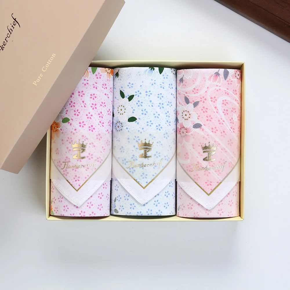 lenco-de-algodao-floral-44cm-lenco-fino-e-absorvente-para-mulheres-conjunto-em-caixa-elegante-Otimo-presente-para-mae-e-madrinha