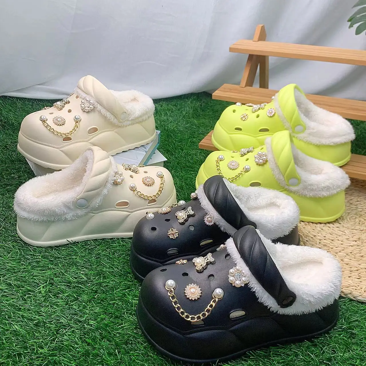 European and American Fashion Furry Slippers for Women, Gold Bear Set, Thick-Soled Clogs, Non-Slip, Elevated, Soft, Comfortable, and Stylish