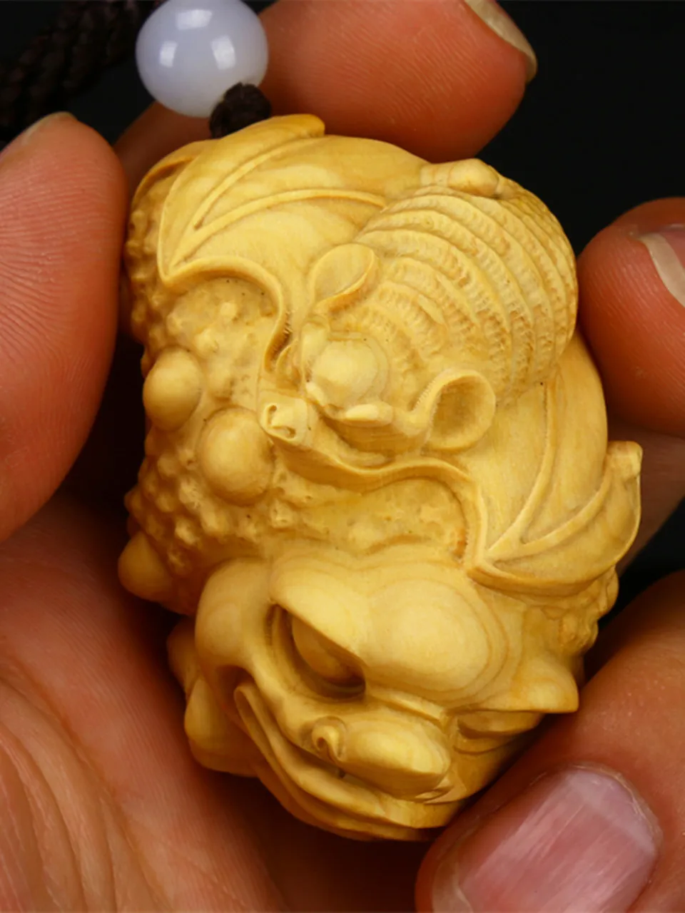 6.5*4*3.7cm Boxwood Exquisite Carving Golden Toad Handmade Pieces Handle Pocket Mascot Playing Ball Ornaments