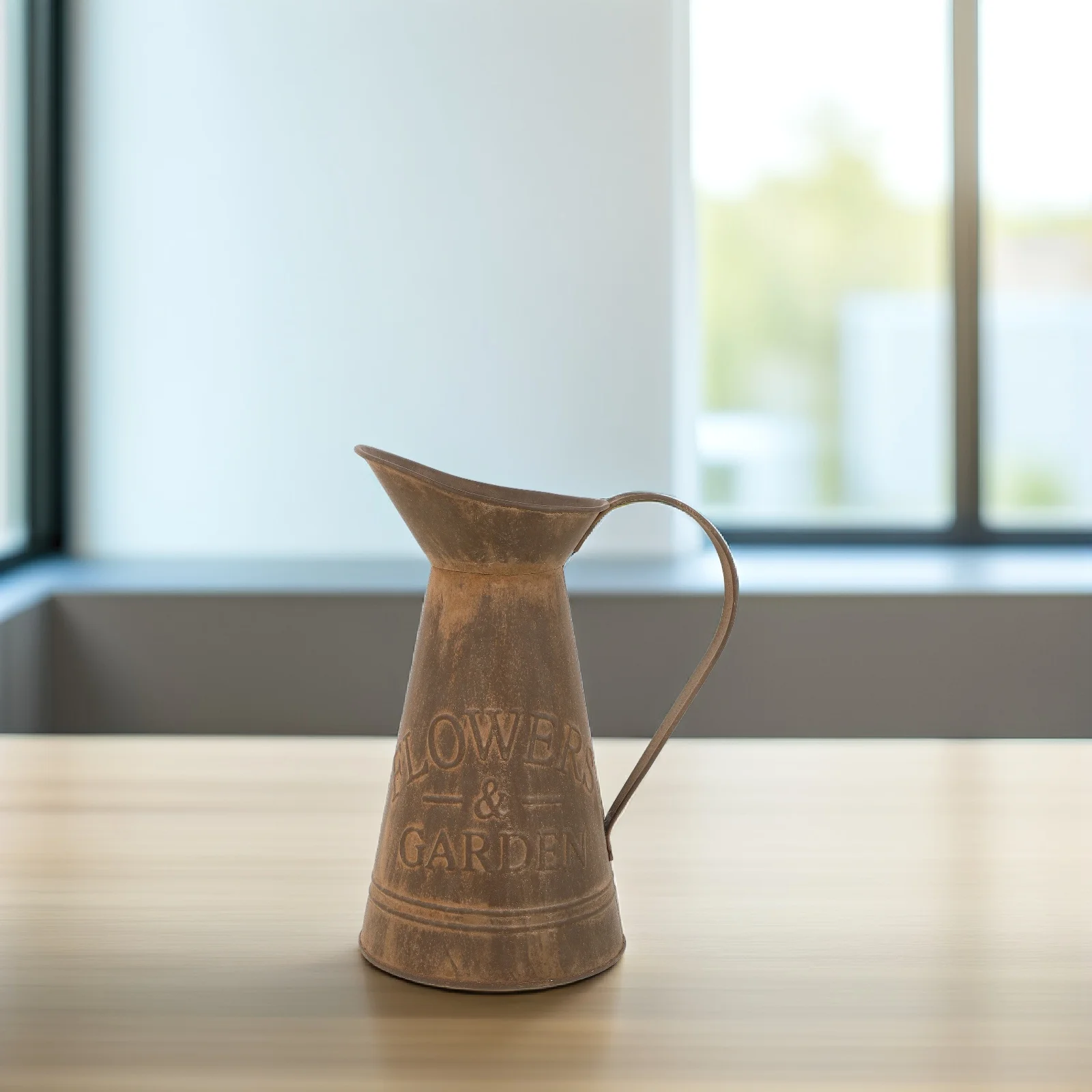 

Vintage Metal Flower Vase Retro Plant Pot Art Container Desktop Small Rustic Bucket Flower Pot for Home Office Decoration