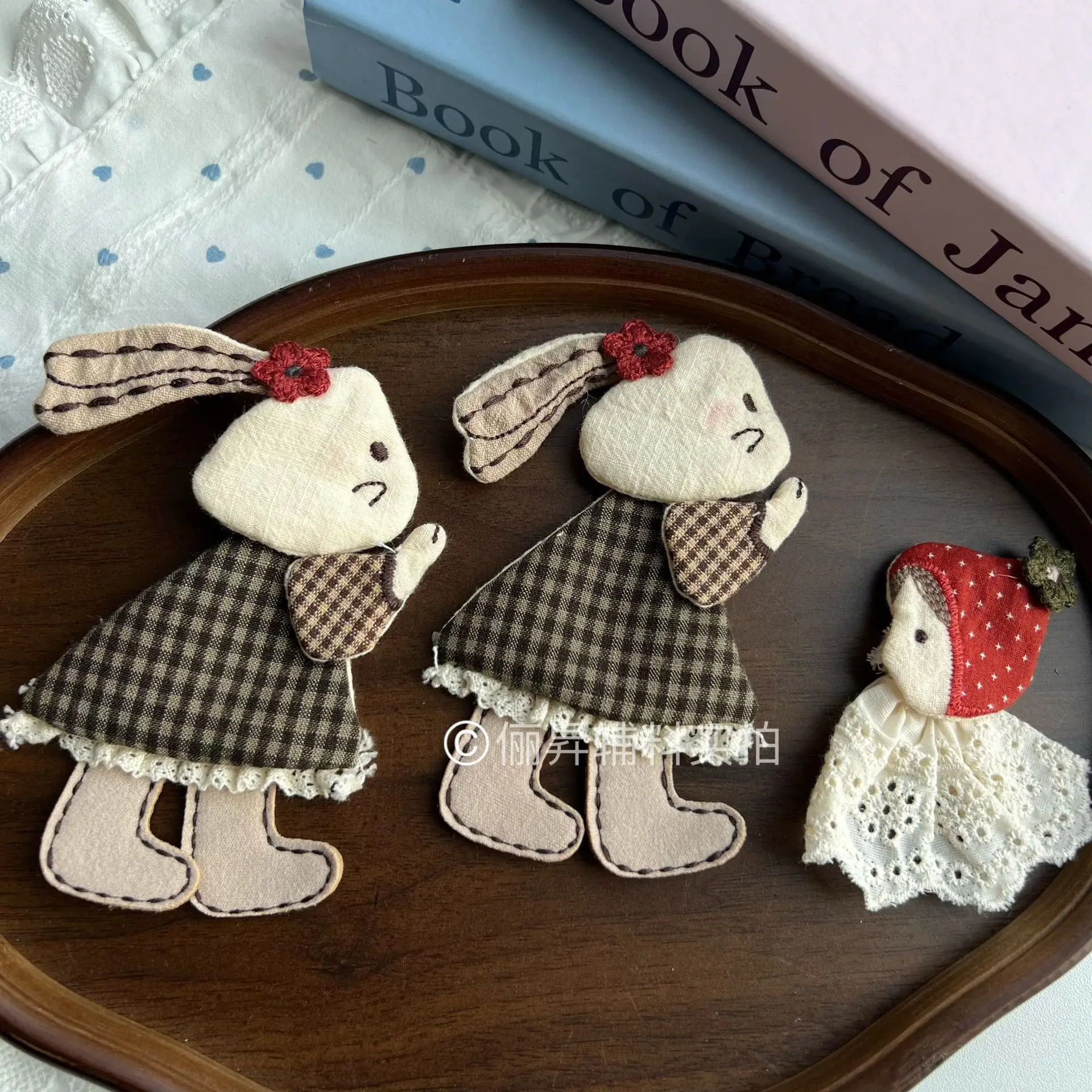 Computer Embroidered Rabbit Patch for Hair Accessories DIY Craft Iron on Sticker for Scrapbook Bag Decoration