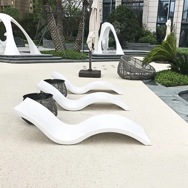 Fiberglass beach loungers, beach outdoor S-shaped leisure loungers, pool terrace loungers can be soaked in water