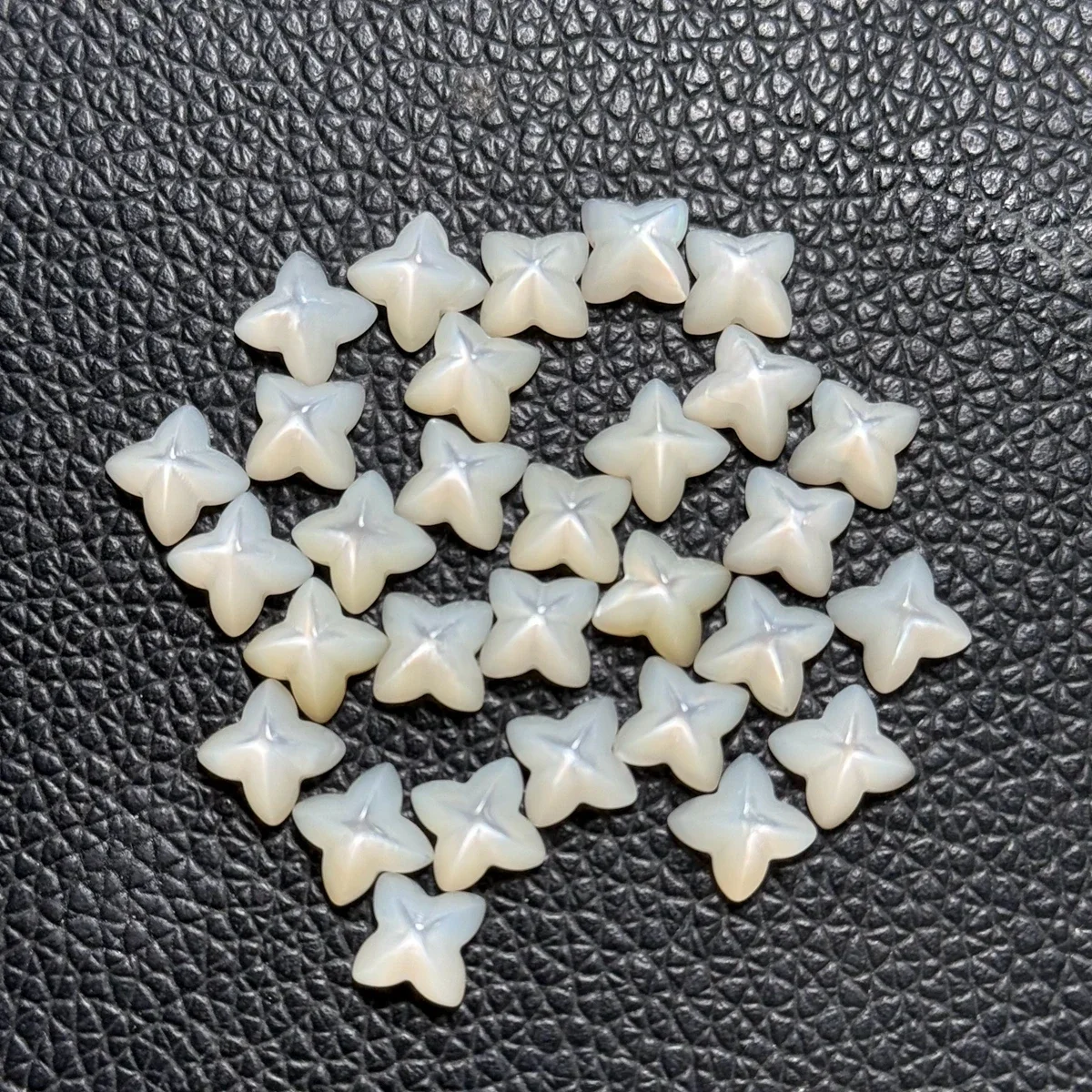 

Новые натуральные белые ракушки-груши с плоским дном, цветок клевера, кабошон, драгоценные камни