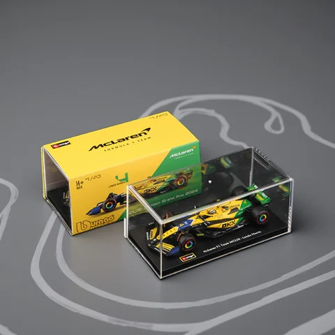 Bburago 1:43 2024 F1 modelo con casco aleación miniatura Diecast fórmula coche de carreras juguete MCL38 W15 SF24 RB20 A524