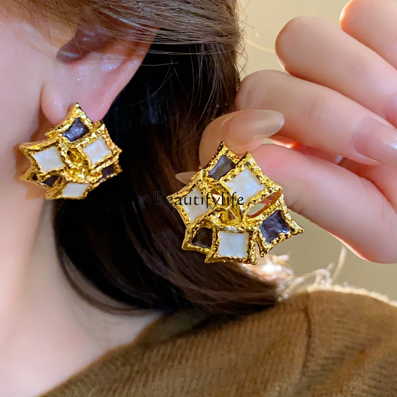 

French retro rhombus stud earrings for women's light luxury high-end oil dripping earrings