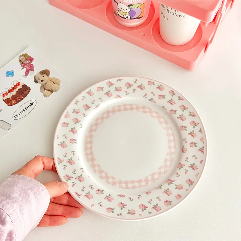 1Pc Pink Floral Ceramic Dinner Plate, Lace-Edged Girly Pink Hand-Painted Small Floral French Plate, Light Snack Salad Plate, Suitable for Home Decoration, Daily Breakfast Bread Plate, Afternoon Tea Cake Dessert Plate, Kitchen Tableware, Gift Present