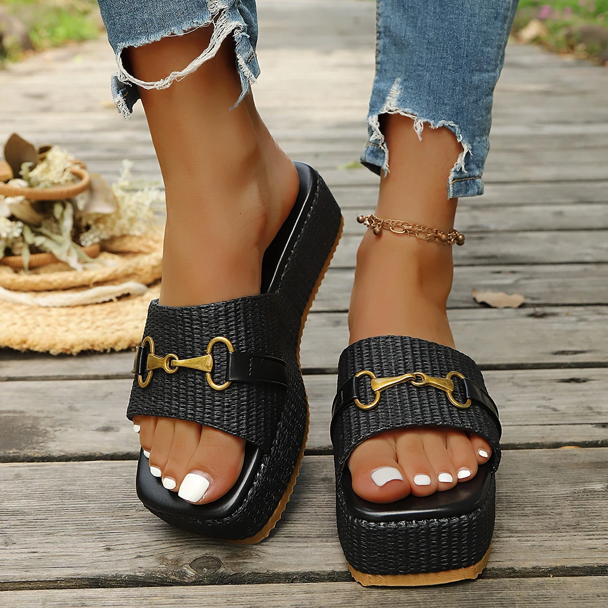 Women's Summer Outdoor Leisure Thick-soled Non-slip Open-toe Slippers New Trend Fashion Metal Chain Large Size Slippers