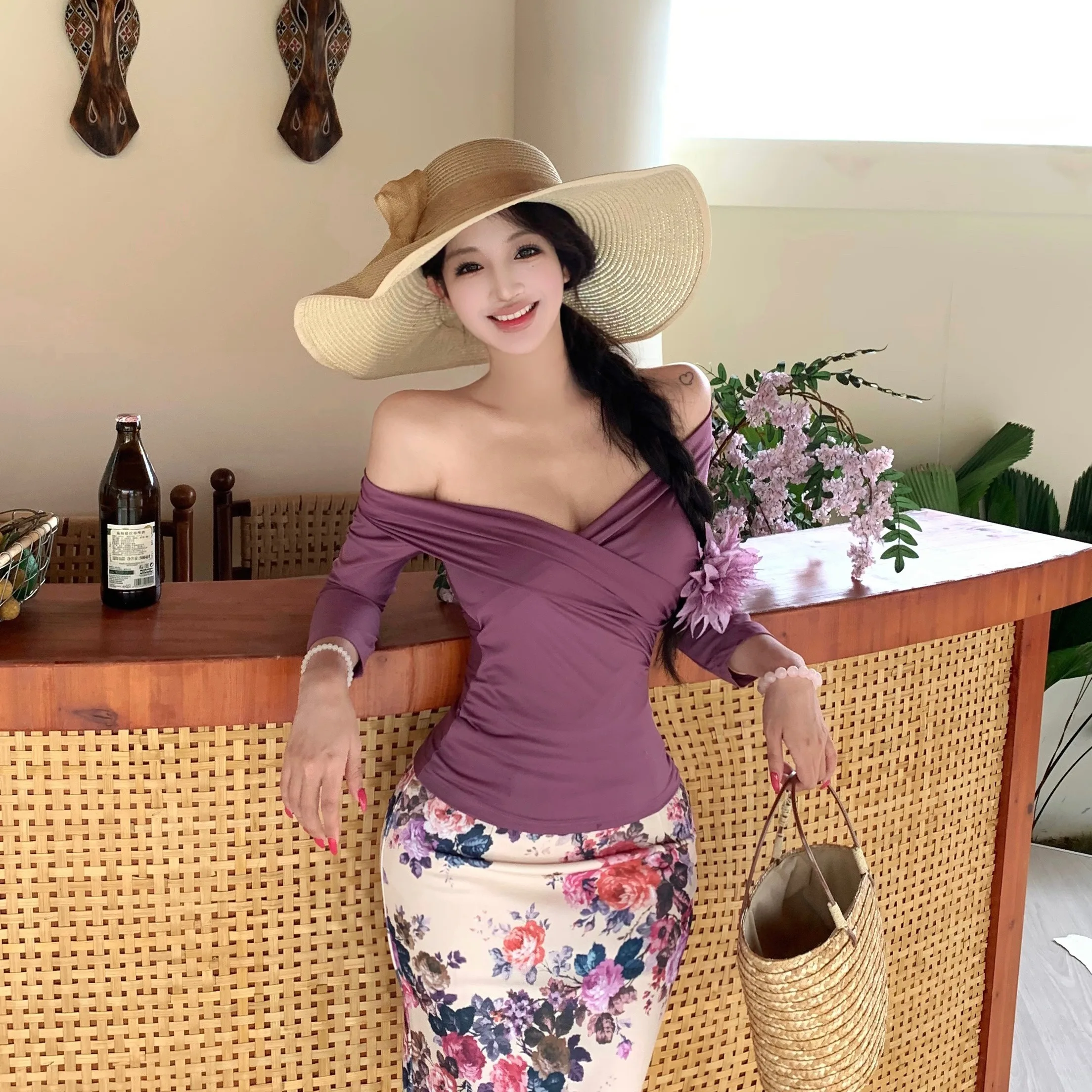 

High Waist Floral Print Half Skirt Long Sleeve V-Neck Women's Fashion Set Summer New Style T-Shirt And Skirt Two-Piece Suit